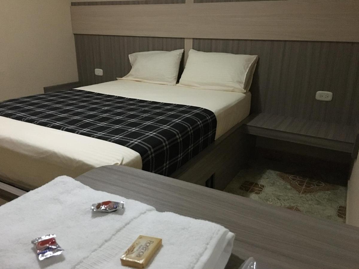 Hotel Don Juan Буга Екстериор снимка