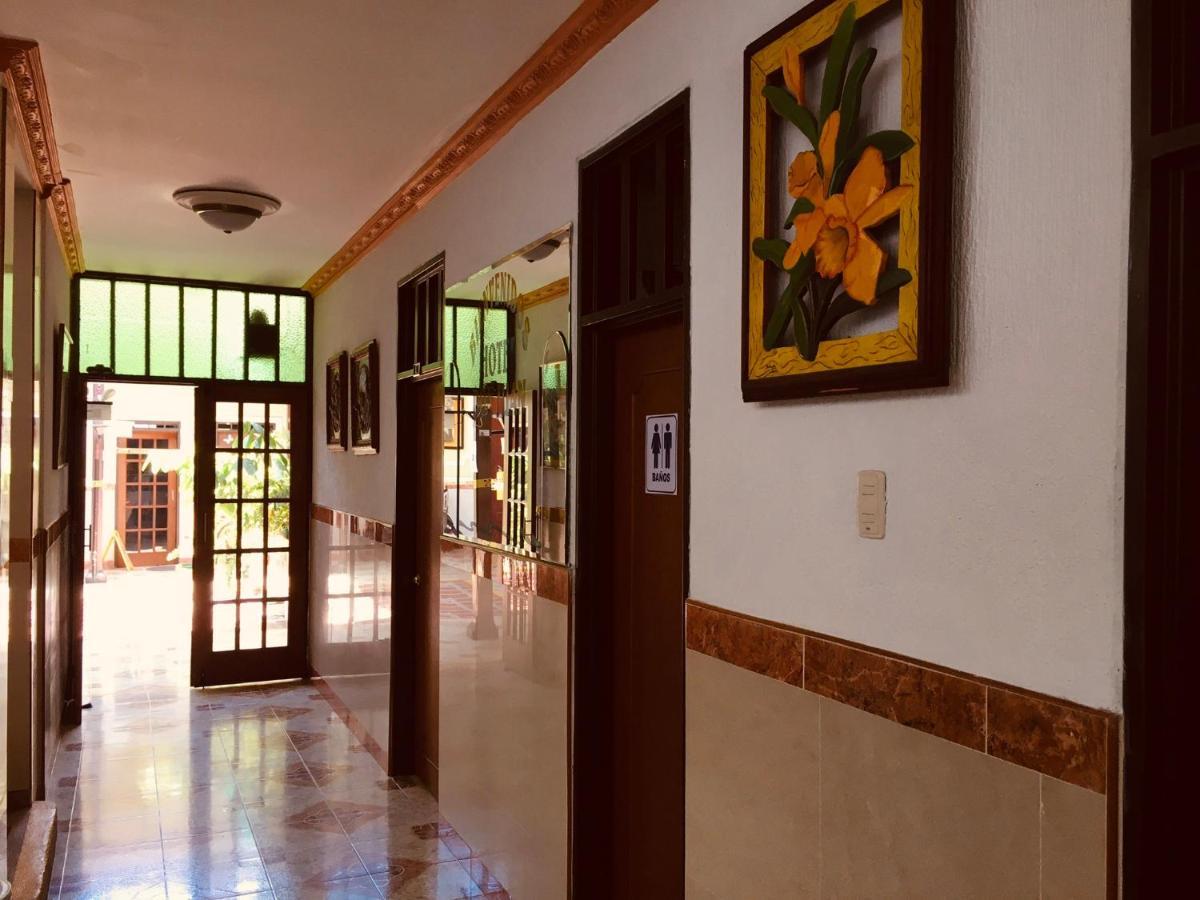 Hotel Don Juan Буга Екстериор снимка