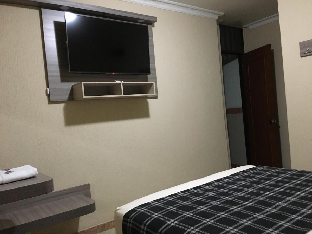 Hotel Don Juan Буга Екстериор снимка