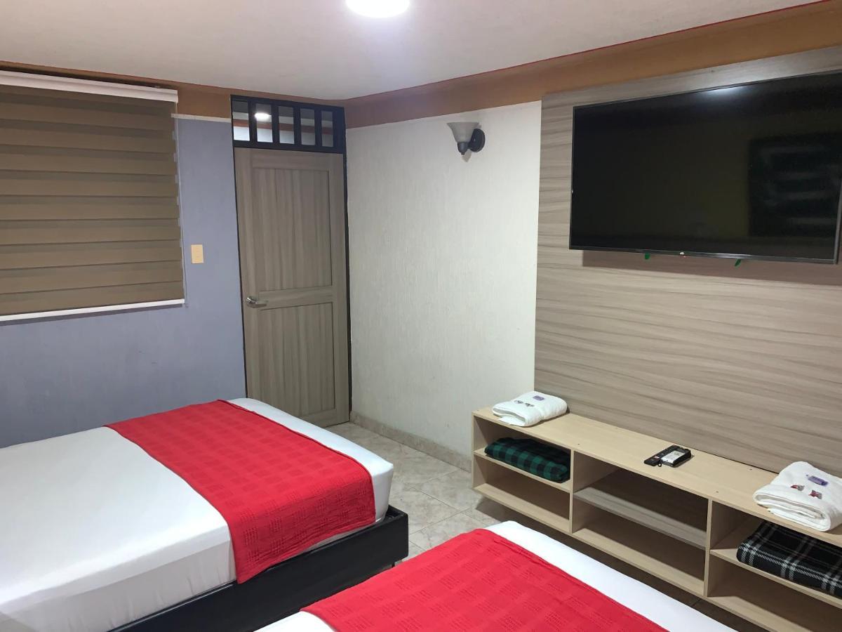 Hotel Don Juan Буга Екстериор снимка